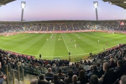 La afición leonesa volvió a poblar el Reino con 9.156 almas que llevaron en volandas a su equipo hasta la victoria. DL