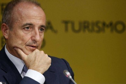 El Ministro de Industria, Miguel Sebastián, en rueda de prensa, el 24 de octubre.
