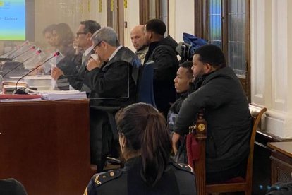 os acusados, en un momento del juicio en la Audiencia. MÁZ