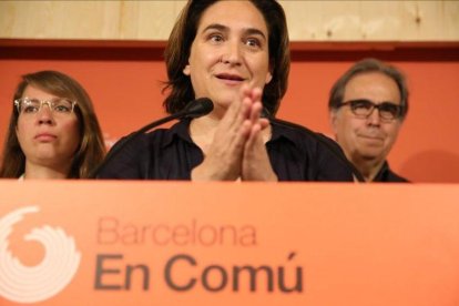 Ada Colau, durante la rueda de prensa en la que presentó la consulta interna, este jueves.