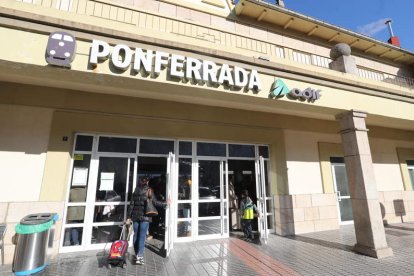 Imagen de archivo de la estación de tren de Ponferrada. L.DE LA MATA