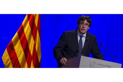 El president de la Generalitat de Cataluña, Carles Puigdemon, durante una rueda de prensa en la Generalitat.