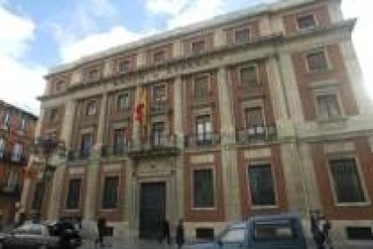 En la foto, la sede leonesa del Banco de España, en Ordoño II