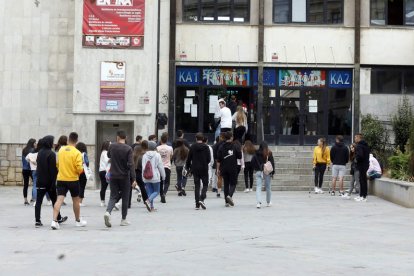 La vuelta a las aulas será inevitable hoy. MARCIANO PÉREZ