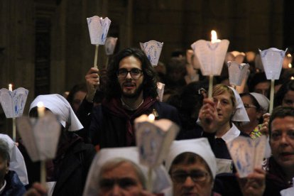 El público no faltó a su cita con la procesión de las antorchas. PEIO GARCÍA