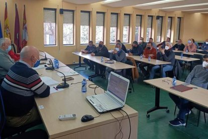 La asociación celebró ayer su asamblea general en su sede de Hospital de Órbigo. DL