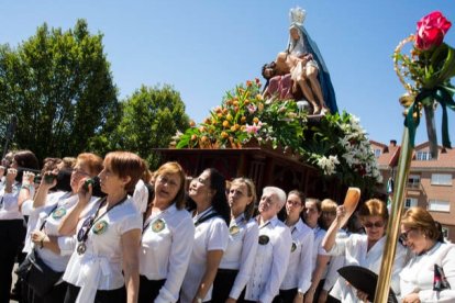 La Virgen del Camino nueva será presentada hoy. FERNANDO OTERO