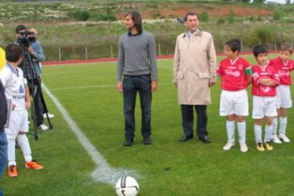 De Paula realizó el saque de honor del torneo.