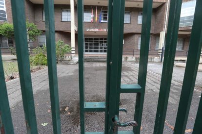 Imagen del exterior de la Escuela-Hogar Las Encinas de Ponferrada. ANA F. BARREDO