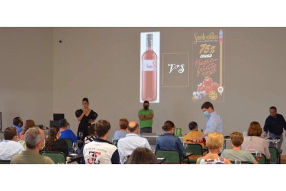 Imagen de un momento de la cata celebrada el jueves en la bodega Gordonzello. MEDINA