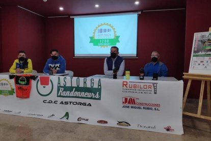 Un momento de la presentación ayer de la Astúrica Augusta Súper Brevet 1200. A. RODRÍGUEZ