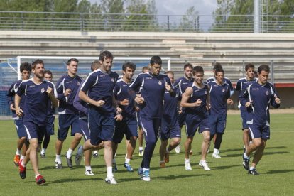 La plantilla de la Cultural durante un entrenamiento de la pasada temporada.