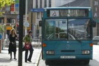 El número de usarios de transporte urbano en Ponferrada en el 2003 descendió considerablemente