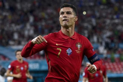 Cristiano Ronaldo es el máximo goleador del torneo. ZSOLT SZIGETVARY