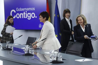 Nadia Calviño y las ministras Isabel Rodríguez, Diana Morant y Pilar Llop, ayer. JUAN CARLOS HIDALGO