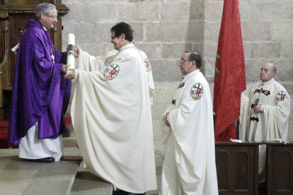 Un momento de la ceremonia en San Isidoro.