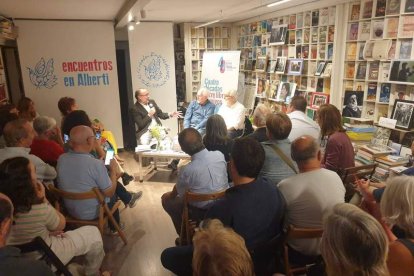 Luis Mateo Díez en la presentación de su libro. DL