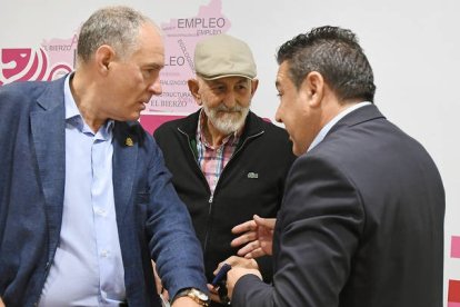 Sendino, Llorente y Santos, antes del consejo general de UPL del lunes. RAMIRO