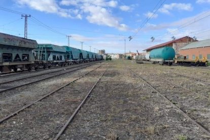 Medina, ayer, en plena reforma estructural entre la fiebre de movimiento de mercancías. dl