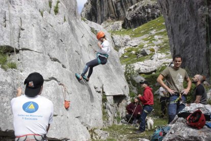 Una de las zonas donde se inician mayores y pequeños en la escalada. CAMPOS