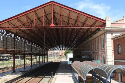 Las obras de rehabilitación afectarían especialmente a la histórica marquesina, la seña de identidad de la antigua estación leonesa.