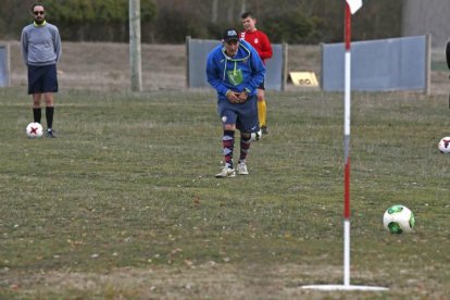 El campo de footgolf de Azadinos será el escenario del clásico.