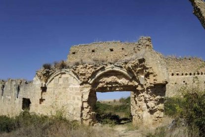 Parte de las ruinas de San Pedro de Eslonza, que el sábado acogerán una misa en latín con canto gregoriano.