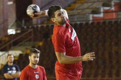 Vejin no entra en los planes de Rafa Guijosa para la próxima temporada. FERNANDO OTERO