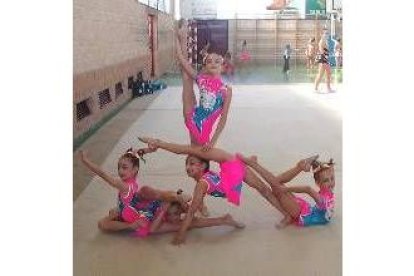 Las gimnastas leonesas, durante un momento de la competición