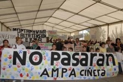 El rechazo a la Sama-Velilla es común en toda la montaña leonesa, como esta manifestación de Gordón