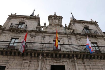 Fachada exterior del Ayuntamiento de Ponferrada. L.DE LA MATA