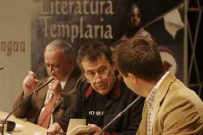 Gonzalo Santonja (del Instituto de la Lengua), Sánchez Dragó y Javier Sierra, ayer noche en las jorn