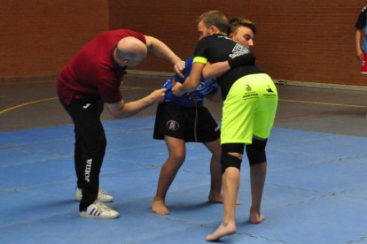 La Liga de Base y Juvenil firmó su primera jornada. QUIÑONES