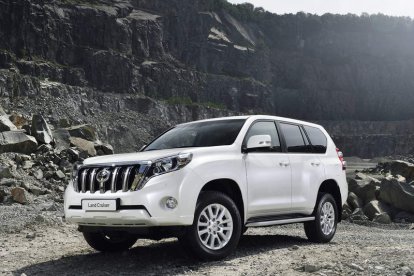 Toyota actualiza el Land Cruiser con leves pinceladas exteriores, mayor equipamiento y un turbodiésel de 177 CV.