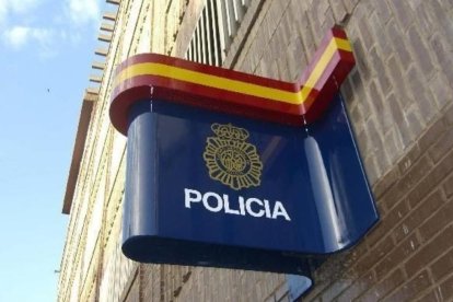 Cartel de la Policía Nacional. SUBDELEGACIÓN DEL GOBIERNO