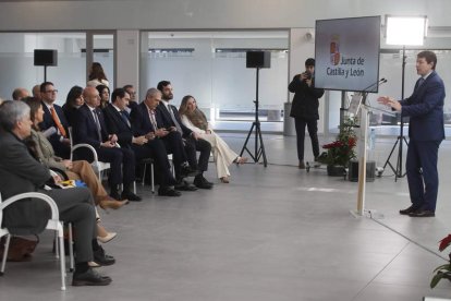 Fernández Mañueco, durante la inauguración de la estación de autobuses. RAMIRO