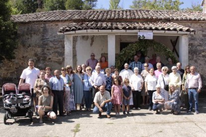 Todos los vecinos quisieron agradecer su labor al sacerdote. DL