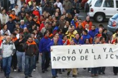 Trabajadores de Coiper 2000 protestando en Ponferrada para reclamar el aval el pasado 3 de diciembre