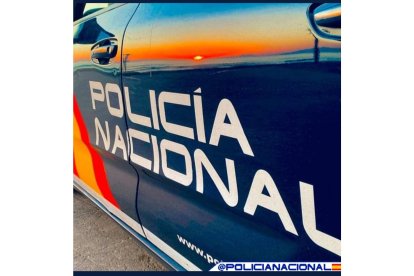 Coche de la policía nacional de León. DL