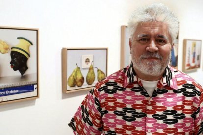 Pedro Almodóvar, en la inauguración de la exposición de sus fotografías de bodegones, en la Galería Marlborough, de Madrid.