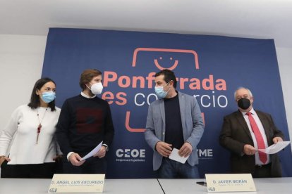 Los miembros de la asociación, en la sede de Fele en Ponferrada, el día de la presentación. A. F. BARREDO