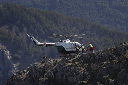 Una de las actuaciones del grupo especial de la Guardia Civil en la provincia. JESÚS F. SALVADORES