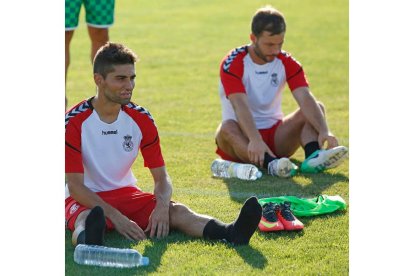 Manu Rodríguez, a la izquierda, y Antonio Martínez han jugado pocos minutos. FERNANDO OTERO PERANDONES