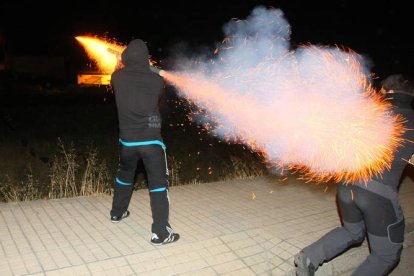 El enfrentamiento se caldeó con los lanzadores y con las piedras lanzadas por los piquetes.