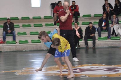 El Luchódromo de León albergó un torneo de altos vuelos. A. QUIÑONES