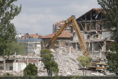 Imagen de la demolición de la zona de San Marcos donde está pendiente la segunda fase. RAMIRO