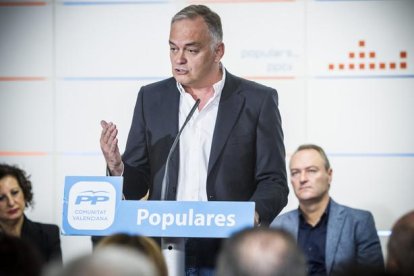 González Pons durante una reunión con miembros del partido de la Comunidad Valenciana para abordar las aportaciones al programa del PP para las elecciones europeas.