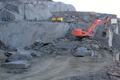 Banco de pizarra en una explotación de la zona de la Cabrera. L. DE LA MATA