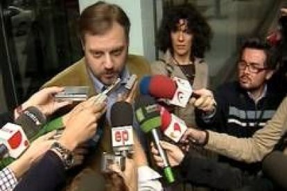 Gustavo de Arístegui compareció ante los medios de comunicación tras reunirse con Rajoy en privado