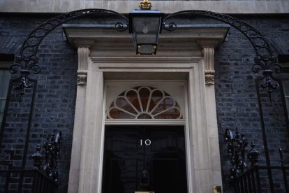 Imagen de la puerta de la residencia del primer ministro británico. NEIL HALL